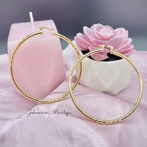 18k Gold Filled Diamond Cut Design Hoop
Earrings 2.5" ✨